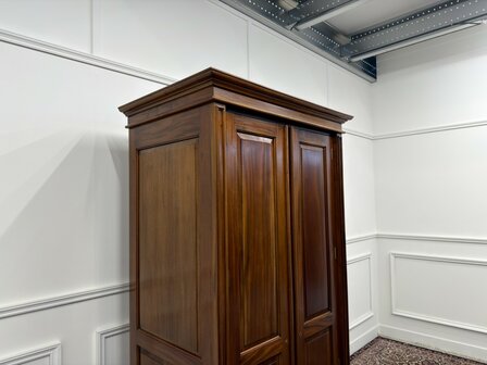 Klassiek-Engels-Oud-Antiek-Chesterfield-Vintage-Kledingkast-Kast