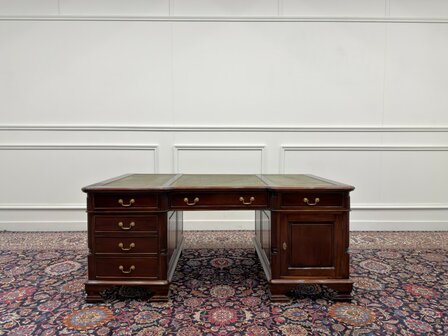 Klassiek-Antiek-Engels-Oud-Chesterfield-Bureau-Desk-Partnerdesk-Groen-Leder-Ingelegd
