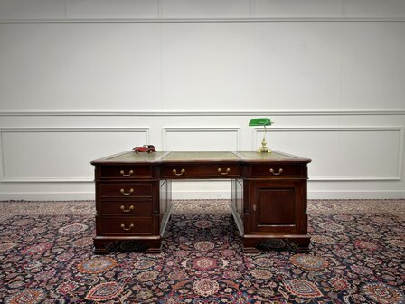 Klassiek-Antiek-Engels-Oud-Chesterfield-Bureau-Desk-Partnerdesk-Groen-Leder-Ingelegd