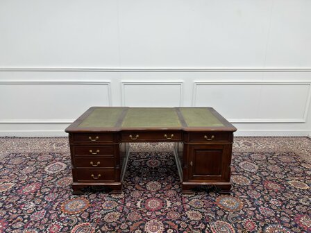 Klassiek-Antiek-Engels-Oud-Chesterfield-Bureau-Desk-Partnerdesk-Groen-Leder-Ingelegd