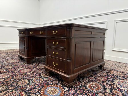Klassiek-Antiek-Engels-Oud-Chesterfield-Bureau-Desk-Partnerdesk-Groen-Leder-Ingelegd