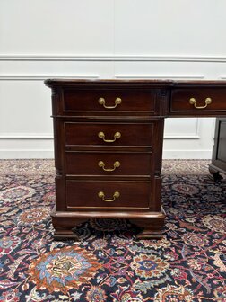 Klassiek-Antiek-Engels-Oud-Chesterfield-Bureau-Desk-Partnerdesk-Groen-Leder-Ingelegd