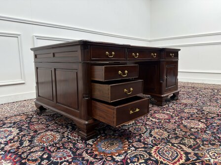 Klassiek-Antiek-Engels-Oud-Chesterfield-Bureau-Desk-Partnerdesk-Groen-Leder-Ingelegd
