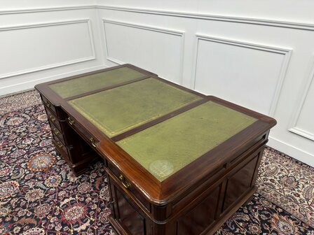 Klassiek-Antiek-Engels-Oud-Chesterfield-Bureau-Desk-Partnerdesk-Groen-Leder-Ingelegd
