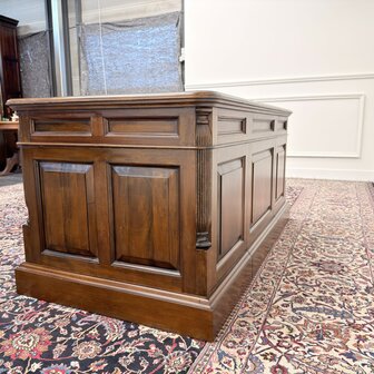 Klassiek-Engels-Antiek-Oud-Chesterfield-Bureau-Desk-met-Achterschot-Groen-Leder