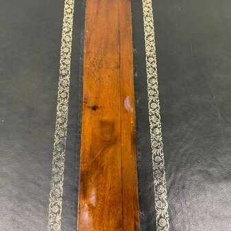 Klassiek-Engels-Antiek-Oud-Chesterfield-Bureau-Desk-met-Achterschot-Groen-Leder