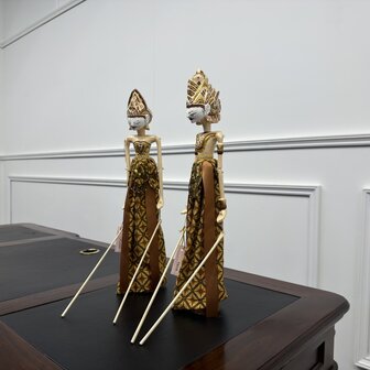 Antieke-Indonesie-wayang-golek-schaduw-poppen-1