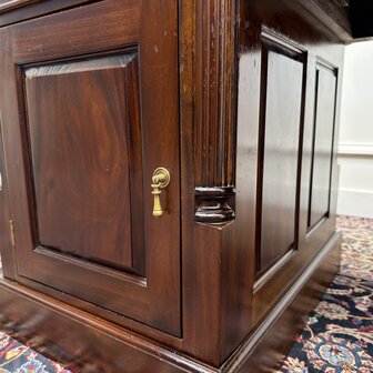 Klassiek-Antiek-Engels-Oud-Chesterfield-Bureau-Desk-Zwart-Leder