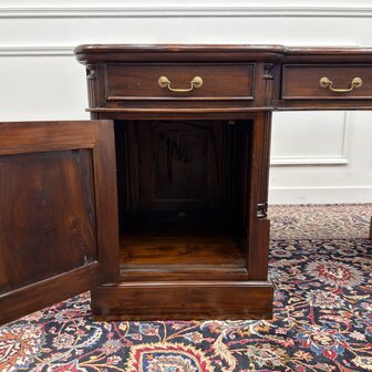 Klassiek-Antiek-Engels-Oud-Chesterfield-Bureau-Desk-Zwart-Leder
