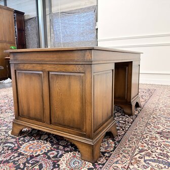 Klassiek-Antiek-Engels-Oud-Chesterfield-RAC-Royal-Antique-Collection-Eikenhout-Bureau-Desk-Groen-Leder
