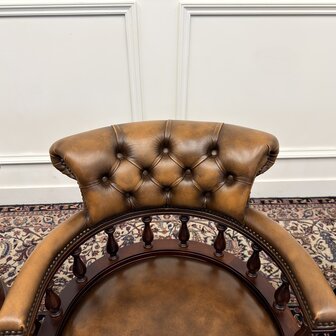 Klassiek-Engels-Antiek-Oud-Vintage-Springvale-Chesterfield-Set-Stoelen-Bureaustoel-Captain-Chair-Bruin-Cognac-Leder