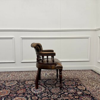 Klassiek-Engels-Antiek-Oud-Vintage-Springvale-Chesterfield-Set-Stoelen-Bureaustoel-Captain-Chair-Bruin-Cognac-Leder