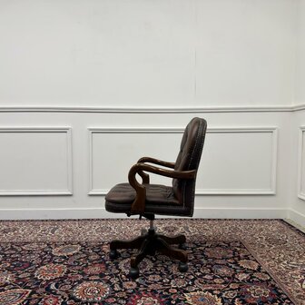 Klassieke-Chesterfield-bureaustoel-office-chair-bruin-2