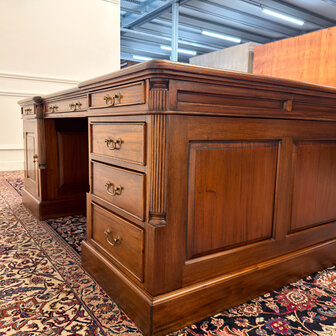 Klassiek-Engels-Antiek-Oud-Chesterfield-Vintage-Groot-Bureau-Partnerdesk-Desk-Bruin-Leder