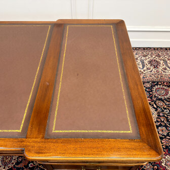 Klassiek-Engels-Antiek-Oud-Chesterfield-Vintage-Groot-Bureau-Partnerdesk-Desk-Bruin-Leder