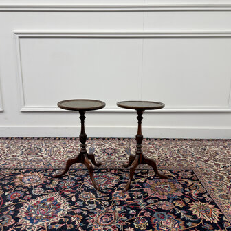 Klassiek-Oud-Antiek-Engels-Chesterfield-Vintage-Set-Sidetable-Side-Table-Drumtafel-Bijzettafel