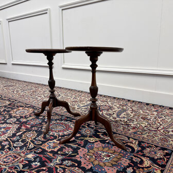 Klassiek-Oud-Antiek-Engels-Chesterfield-Vintage-Set-Sidetable-Side-Table-Drumtafel-Bijzettafel