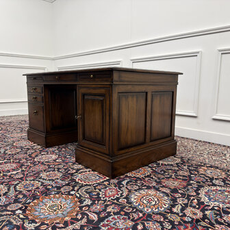 Klassiek-Engels-Oud-Antiek-Vintage-Chesterfield-RAC-Royal-Antique-Collection-Bureau-Desk-Bruin-Leder