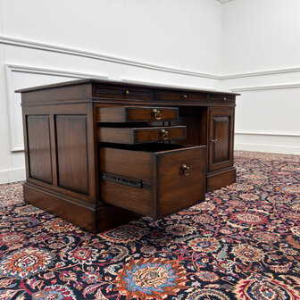 Klassiek-Engels-Oud-Antiek-Vintage-Chesterfield-RAC-Royal-Antique-Collection-Bureau-Desk-Bruin-Leder