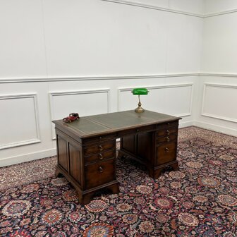 Klassiek-Antiek-Engels-Oud-Vintage-Chesterfield-RAC-Royal-Antique-Collection-Bureau-Desk-Groen-Leder