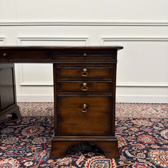 Klassiek-Antiek-Engels-Oud-Vintage-Chesterfield-RAC-Royal-Antique-Collection-Bureau-Desk-Groen-Leder