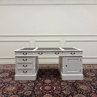 Klassiek-Antiek-Engels-Oud-Vintage-Chesterfield-Wit-Witte-Set-Bureau-Desk-Zwart-Leder-met-Bureaustoel-President-Chair