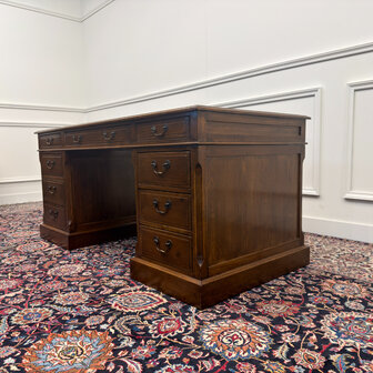 Klassiek-Engels-Antiek-Oud-Vintage-Chesterfield-Eiken-Eichholtz-Bureau-Desk