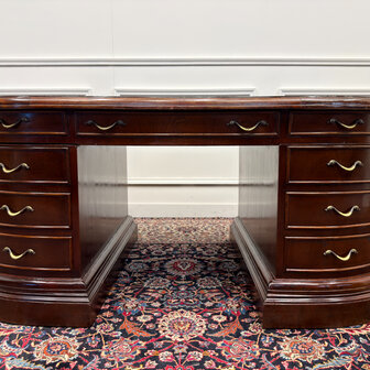 Klassiek-Engels-Antiek-Oud-Vintage-Chesterfield-Groot-Ovaal-Bureau-Desk