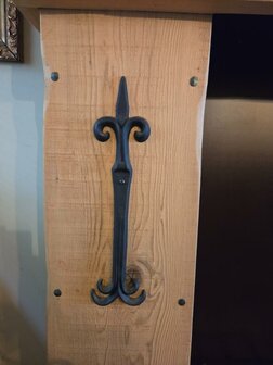 Landelijke-houten-sier-openhaard-schouw-met-smeedijzeren-haard-bak-8