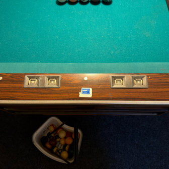 Complete-Pooltafel-met-4-keuen-en-accessoires