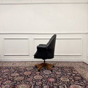 Klassiek-Engels-Antiek-Oud-Vintage-Chesterfield-Bureaustoel-Director-Directors-Chair-Zwart-Leder