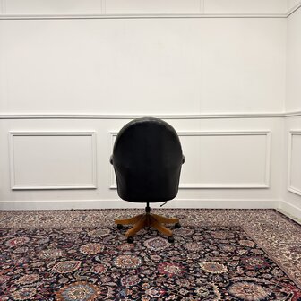 Klassiek-Engels-Antiek-Oud-Vintage-Chesterfield-Bureaustoel-Director-Directors-Chair-Zwart-Leder