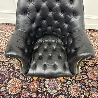 Klassiek-Engels-Antiek-Oud-Vintage-Chesterfield-Bureaustoel-Director-Directors-Chair-Zwart-Leder