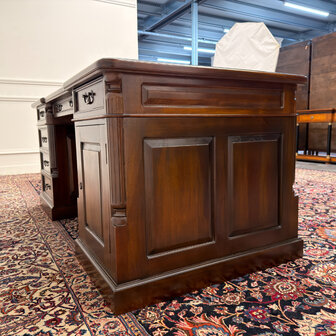 Klassiek-Engels-Antiek-Oud-Vintage-Chesterfield-Bureau-Desk-Partnerdesk-Set-Zwart-Leder-Met-Stoelen