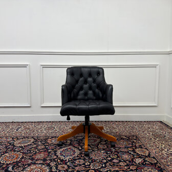 Klassiek-Engels-Vintage-Antiek-Oud-Chesterfield-Bureaustoel-Stoel-Director-Directors-Chair-Zwart-Leder