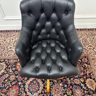 Klassiek-Engels-Vintage-Antiek-Oud-Chesterfield-Bureaustoel-Stoel-Director-Directors-Chair-Zwart-Leder