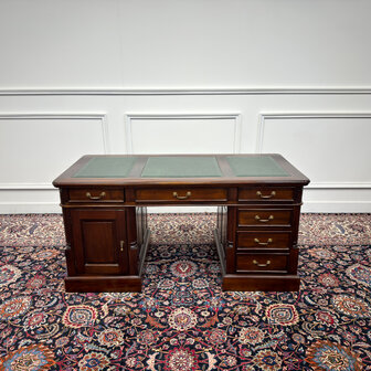 Klassiek-Engels-Antiek-Vintage-Chesterfield-Bureau-Desk-Groen-Leder