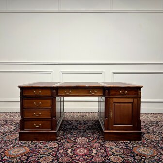 Klassiek-Oud-Antiek-Engels-Vintage-Chesterfield-Bureau-Desk-Partnerdesk-Bordeaux-Rood-Leder