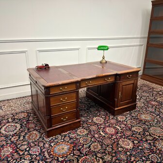 Klassiek-Oud-Antiek-Engels-Vintage-Chesterfield-Bureau-Desk-Partnerdesk-Bordeaux-Rood-Leder