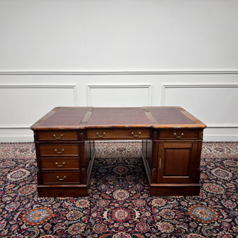 Klassiek-Oud-Antiek-Engels-Vintage-Chesterfield-Bureau-Desk-Partnerdesk-Bordeaux-Rood-Leder