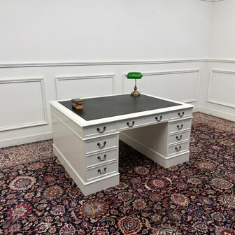 Klassiek-Engels-Antiek-Oud-Vintage-Chesterfiel-Wit-Bureau-Desk-Partnerdesk-Zwart-Leder-1