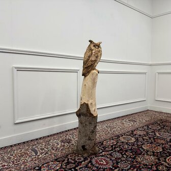 houtsnijwerk-kunstwerk-tuinbeeld-uil-op-boomstam-met-oren-1