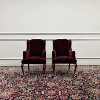 Klassiek-Engels-Antiek-Oud-Vintage-Chesterfield-Fauteuils-Oorfauteuils-Arm-Chairs-Fluweel-Oxblood