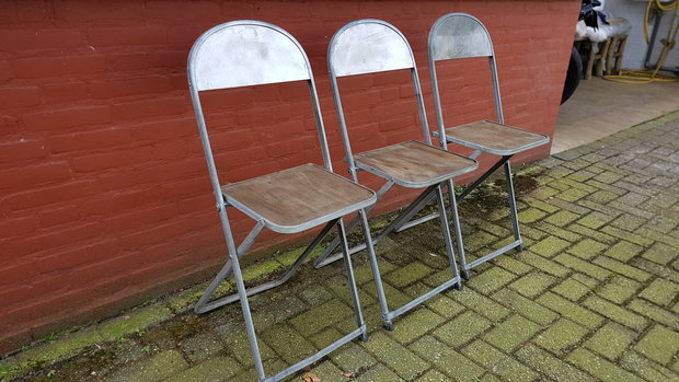 ODA-design-klapstoelen-klapstoel-industrieel-hout-metaal-stoel-1