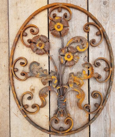 Ovaal-smeedijzer-element-decoratie-oranment-met-bloemen-poort-hekwerk-deur-balkon