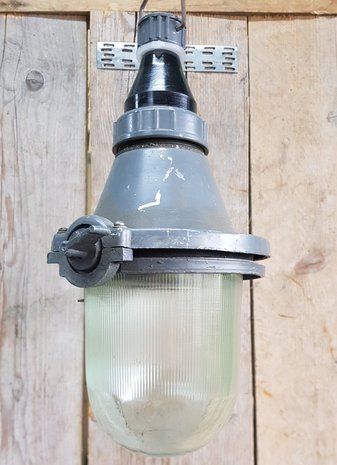 Antieke-oude-industriele-hanglamp-met-glas-vintage-retro-stoer-1