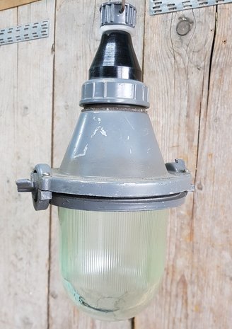 Antieke-oude-industriele-hanglamp-met-glas-vintage-retro-stoer-4