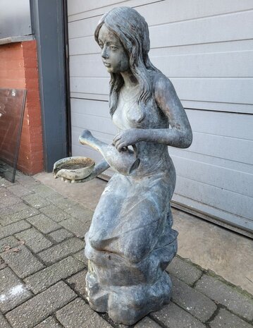 Antiek-brons-beeld-Vrouw-met-waterkruik-waterspuwer-fontein-2