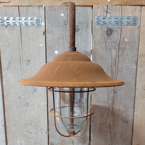 Landelijke-roestige-stallamp-buitenlamp-wandlamp-van-cortenstaal-3