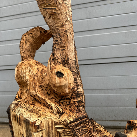 Houtsnijwerk-houtsculptuur-een-uil-vos-en-eekhoorn-6